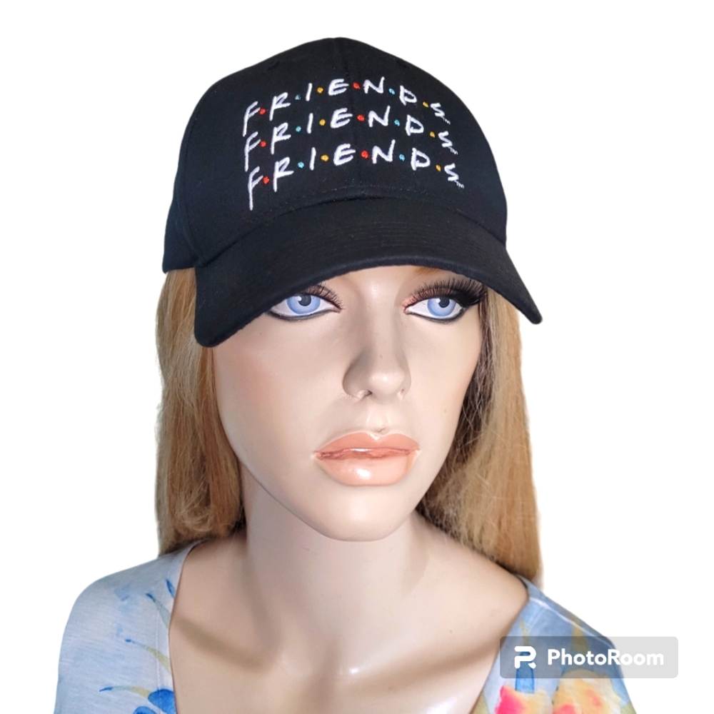FRIENDS Baseball Cap in black